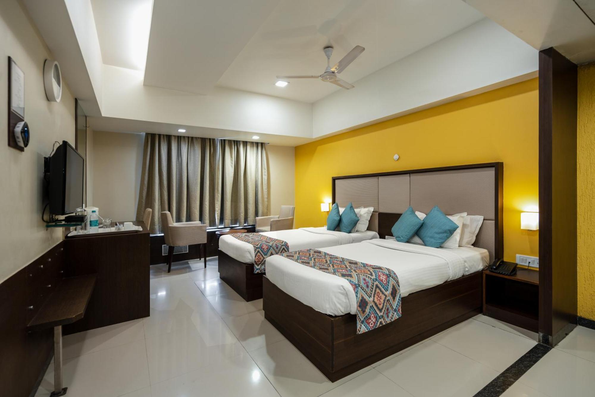 GCC Hotel y Club Mira-Bhayandar Exterior foto