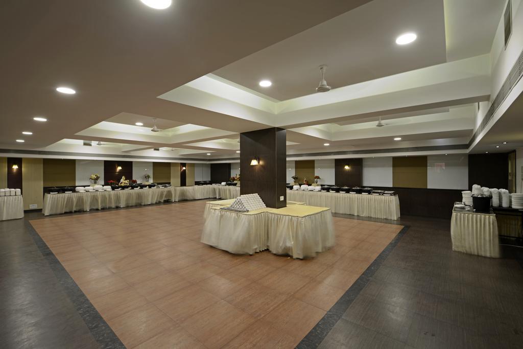 GCC Hotel y Club Mira-Bhayandar Exterior foto
