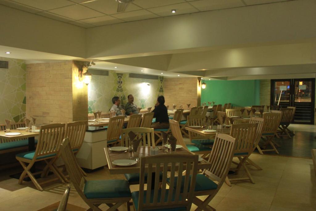 GCC Hotel y Club Mira-Bhayandar Restaurante foto